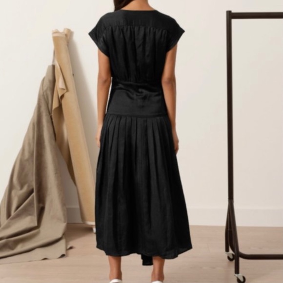 Modern Citizen Chloe Pleated Dress - Picture 3 of 14